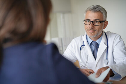 Betriebsarzt_AdobeStock_211652865_001.jpeg - goodluz - stock.adobe.com