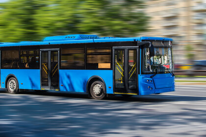 Bus_AdobeStock_211641371.jpeg - Yuri Bizgaimer - stock.adobe.com