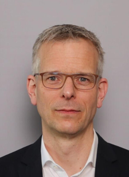 Dr_Hanebeck.jpg - UVB
